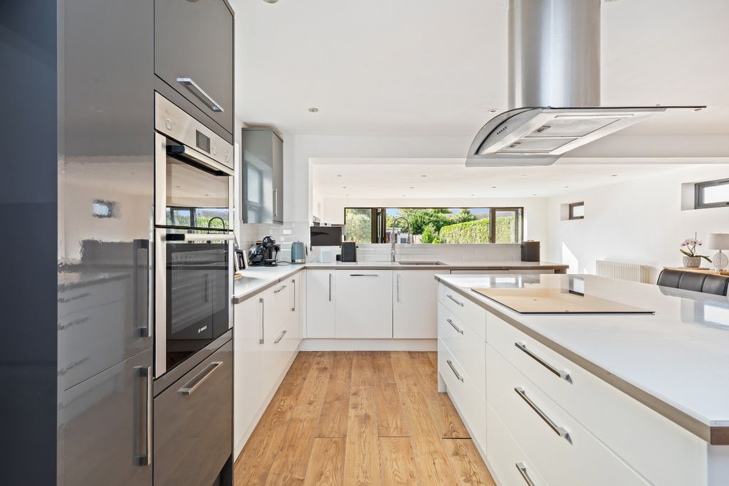 Property photo 3 of 14 4391646