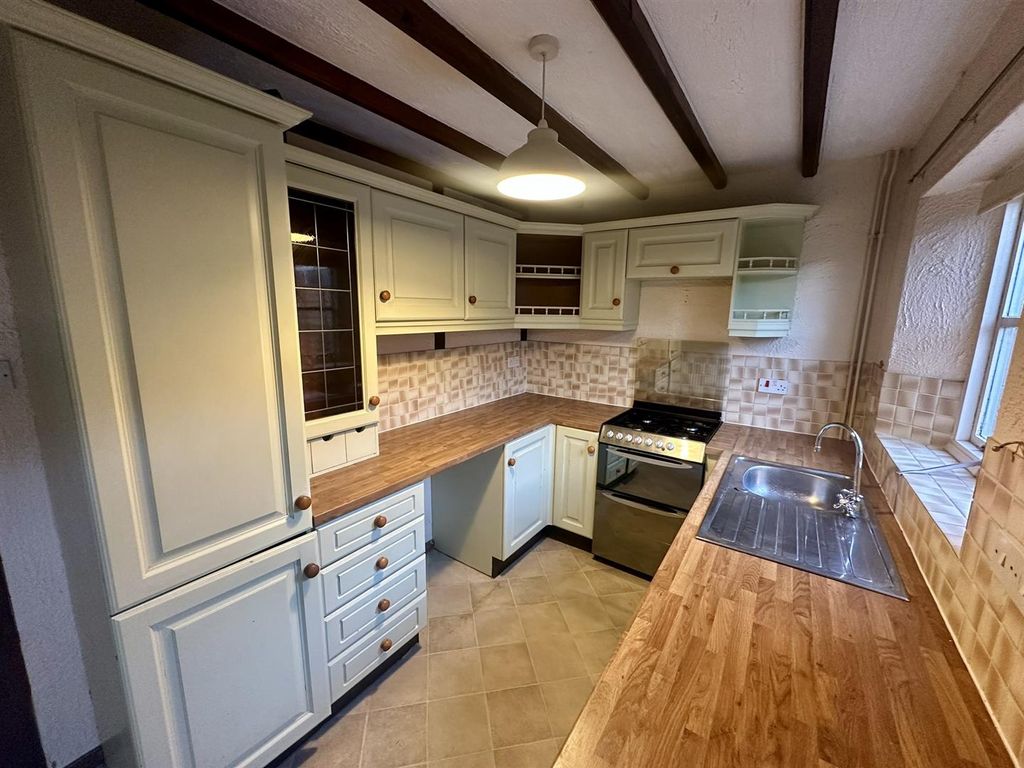 Property photo 2 of 11 Kitchen