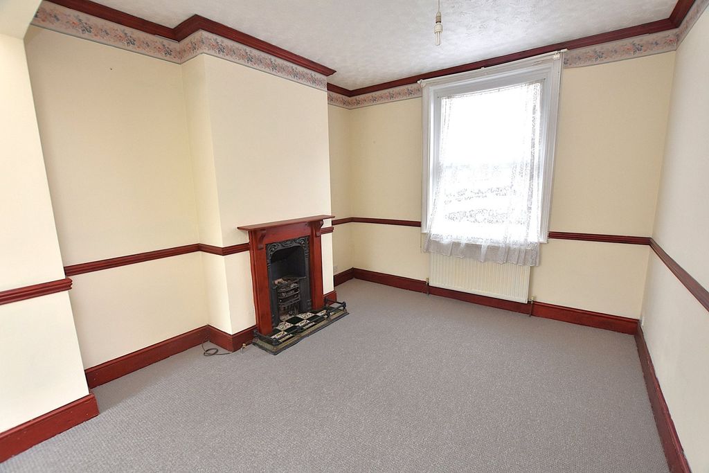 Property photo 2 of 11 Living Room