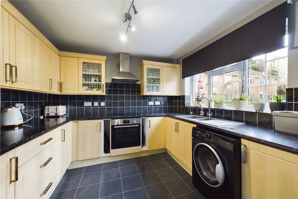 Property photo 2 of 11 Picture No. 27