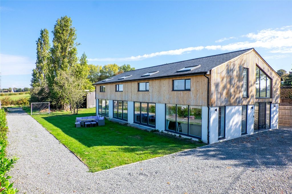 Property photo 1 of 36 Picture No. 82