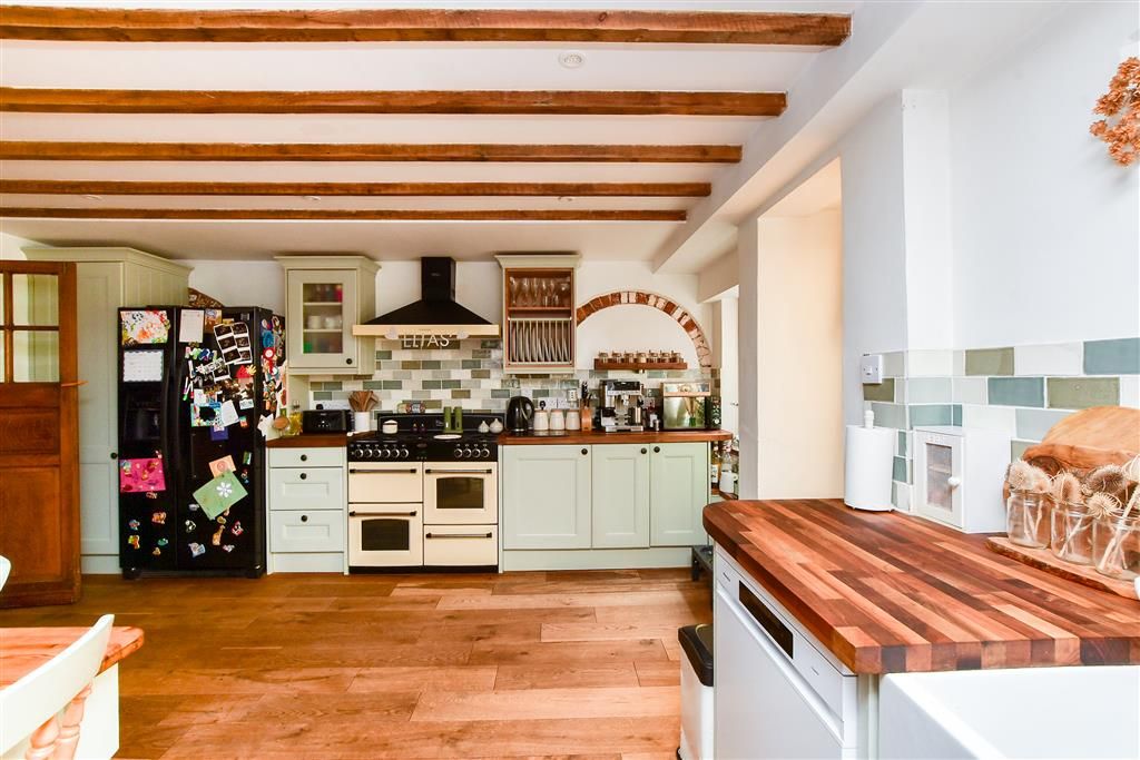 Property photo 3 of 12 Kitchen
