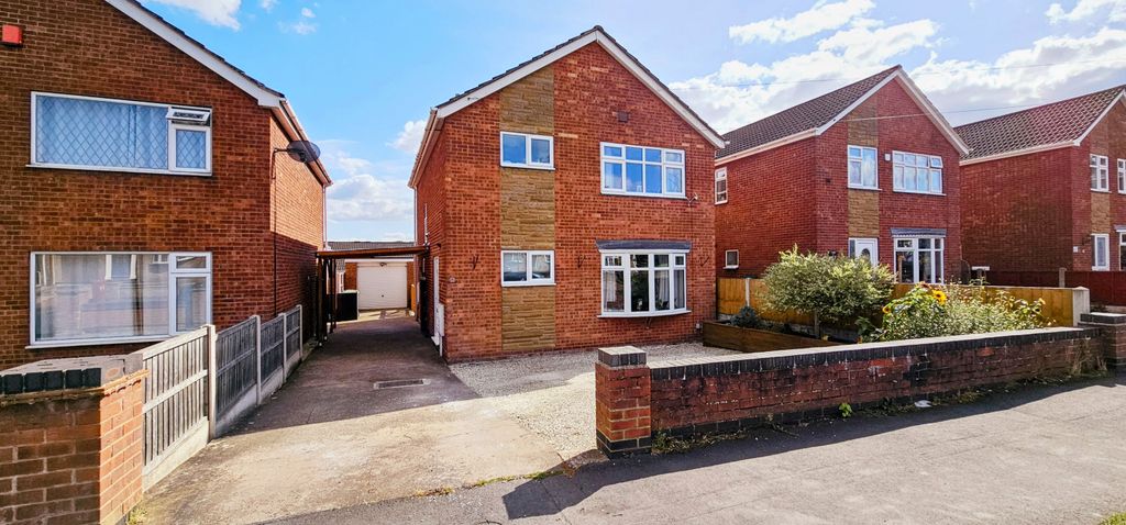 Property photo 1 of 26 *** Reduced To Sell ***Detached Large 3 Bedroom Property For Sale