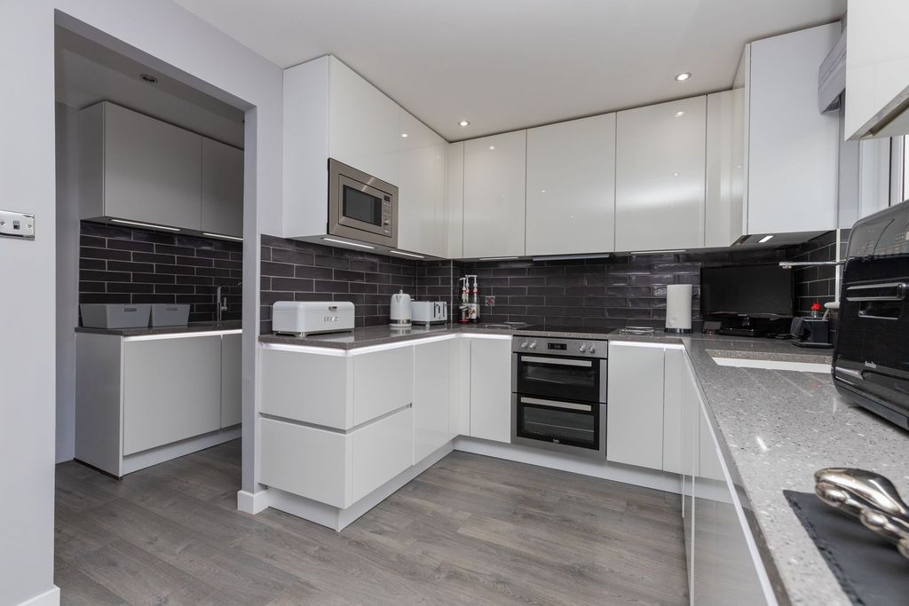 Property photo 2 of 26 Kitchen