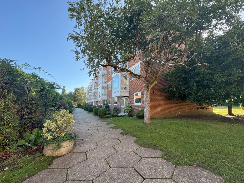 Property photo 1 of 17 690260
