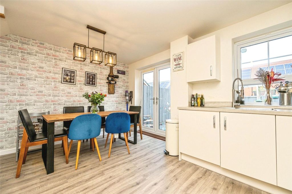 Property photo 3 of 15 Dining Kitchen