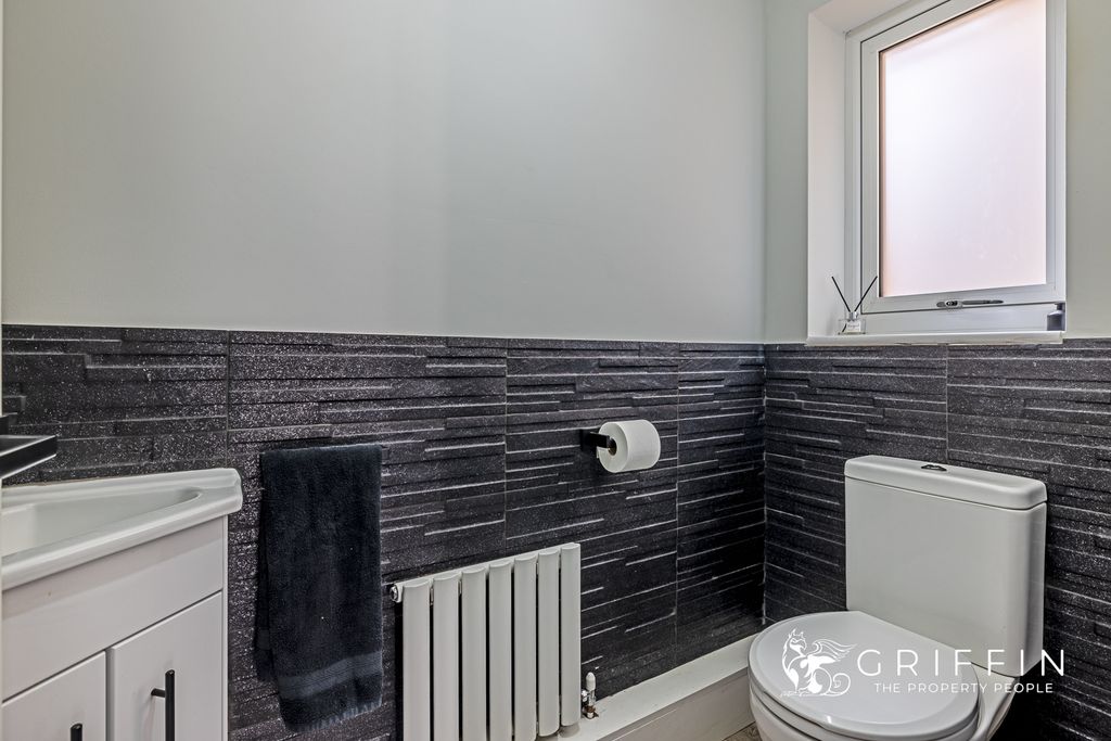 Property photo 3 of 26 Toilet Downstairs
