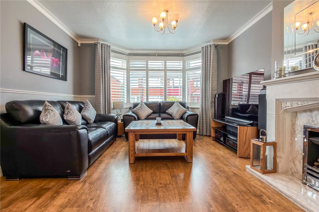 Property photo 3 of 25 Lounge