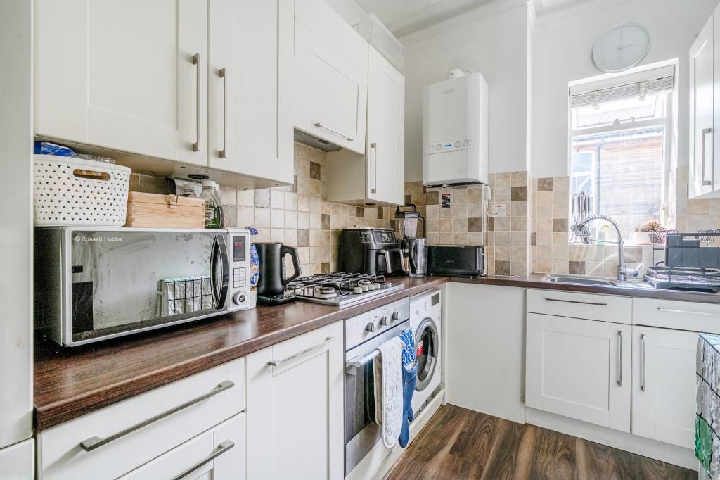 Property photo 3 of 19 Kitchen