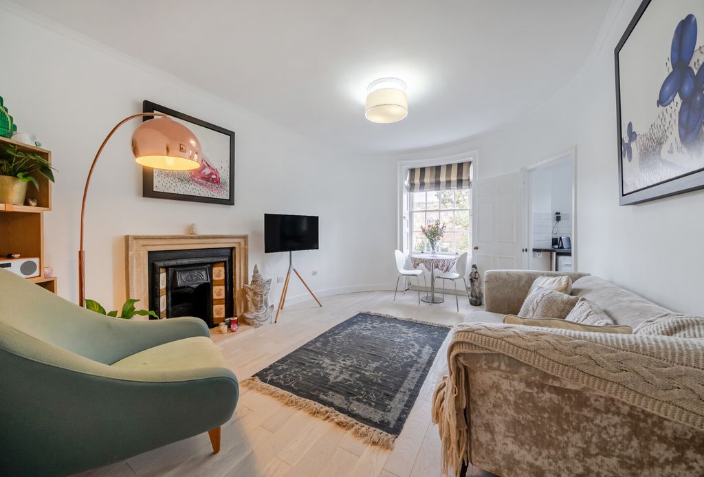 Property photo 1 of 14 Sitting Room