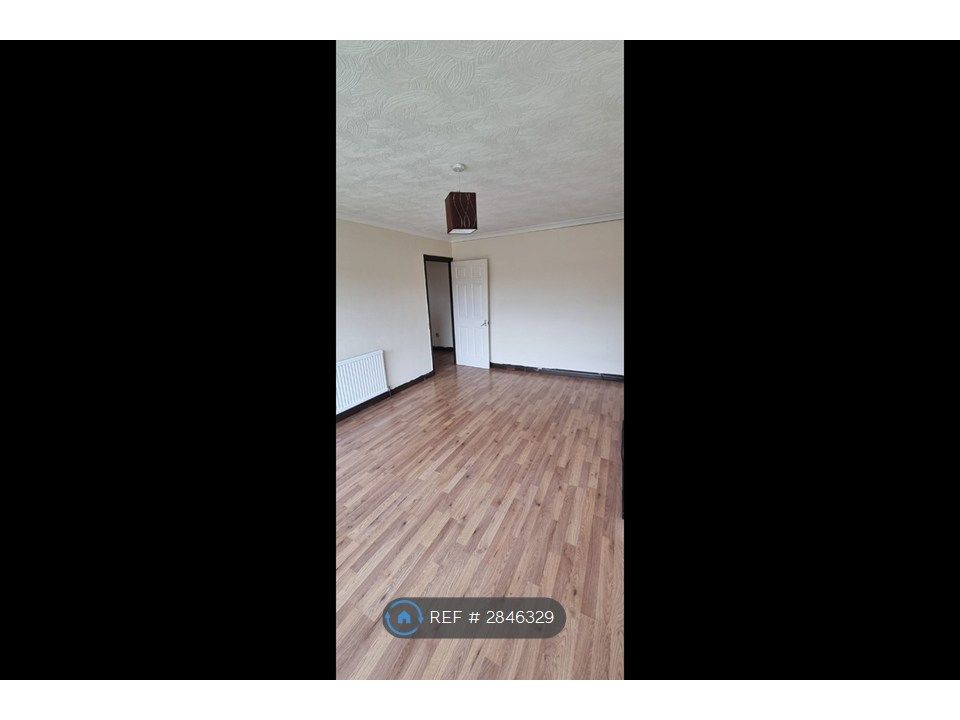 Property photo 3 of 21 Living Room