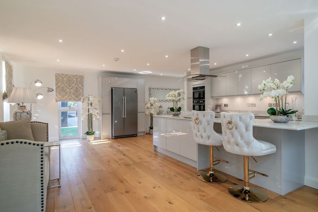 Property photo 3 of 32 P043101_03.Jpg