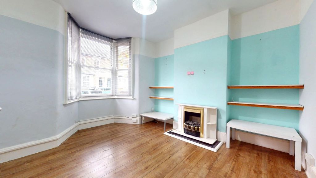 Property photo 2 of 12