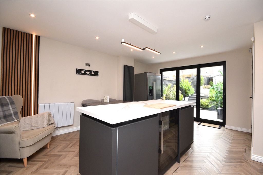 Property photo 3 of 27 Picture No. 02