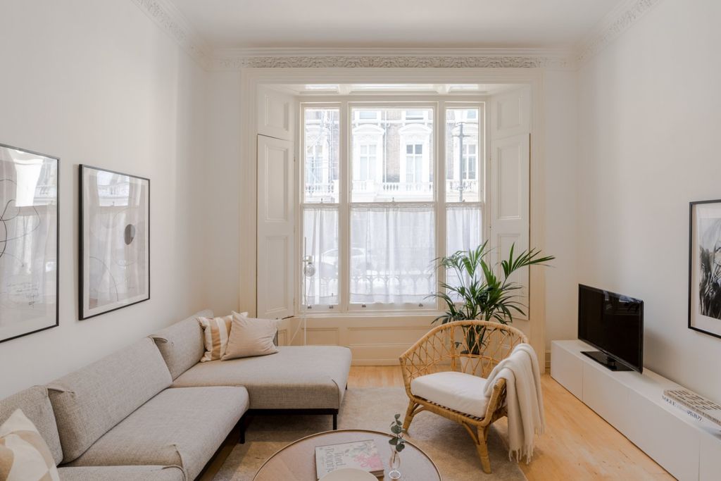 Property photo 3 of 11 Reception