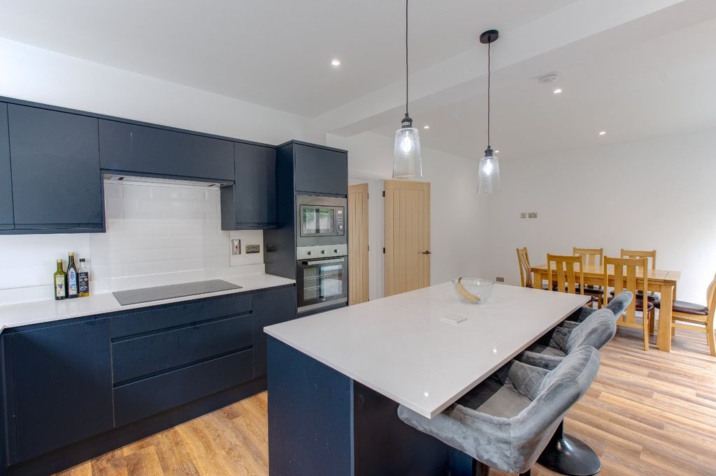 Property photo 2 of 24 Picture No. 23