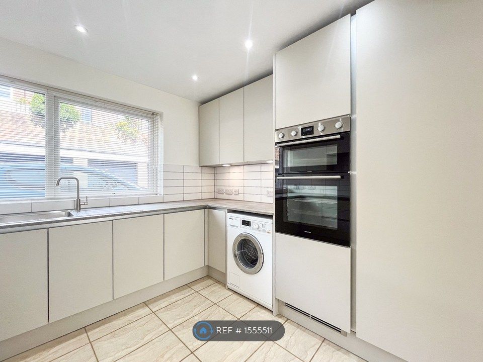 Property photo 2 of 14 Kitchen
