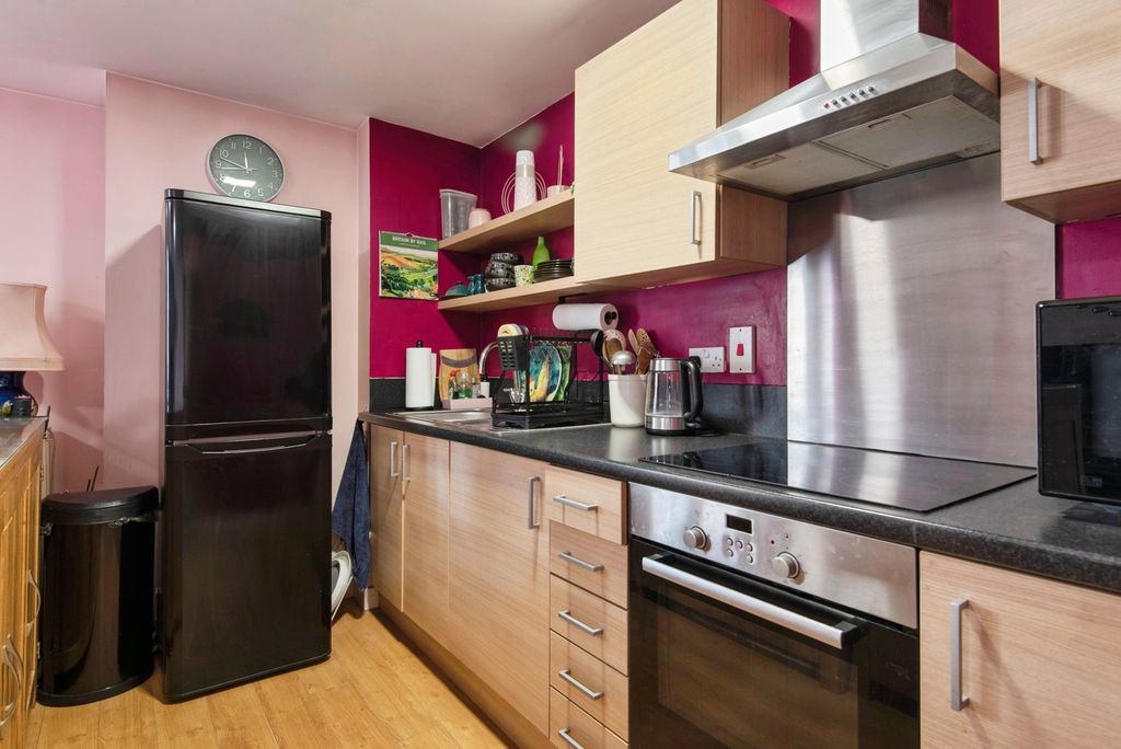 Property photo 3 of 16 Lounge/Kitchen