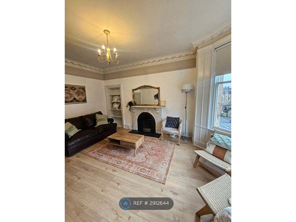 Property photo 1 of 11 Living Room