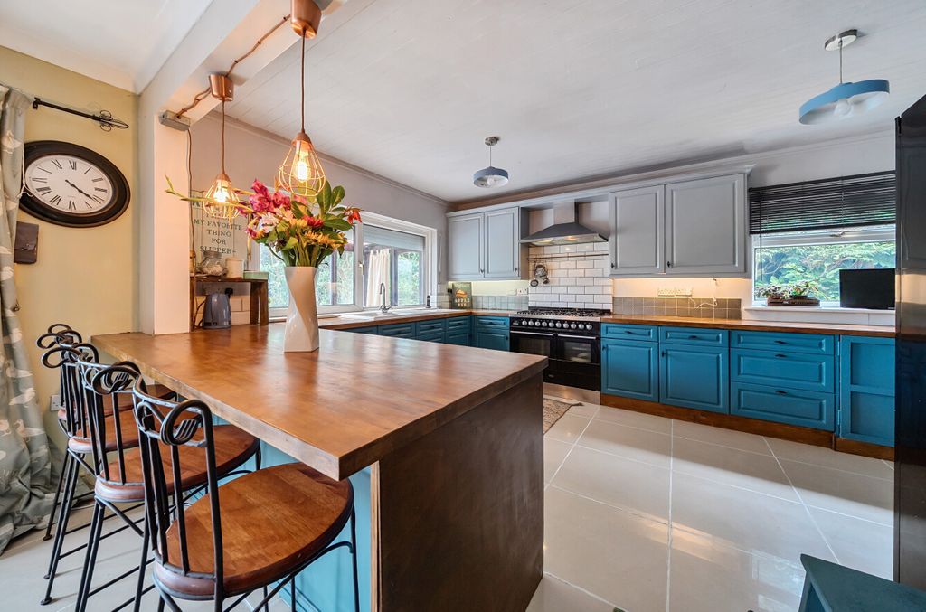Property photo 3 of 26 1328820-23-687Ff0...