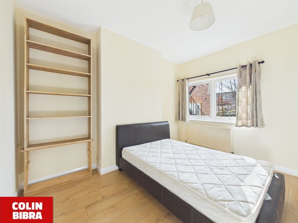 Property photo 3 of 13 Cam04175G0-Pr0080-Still037