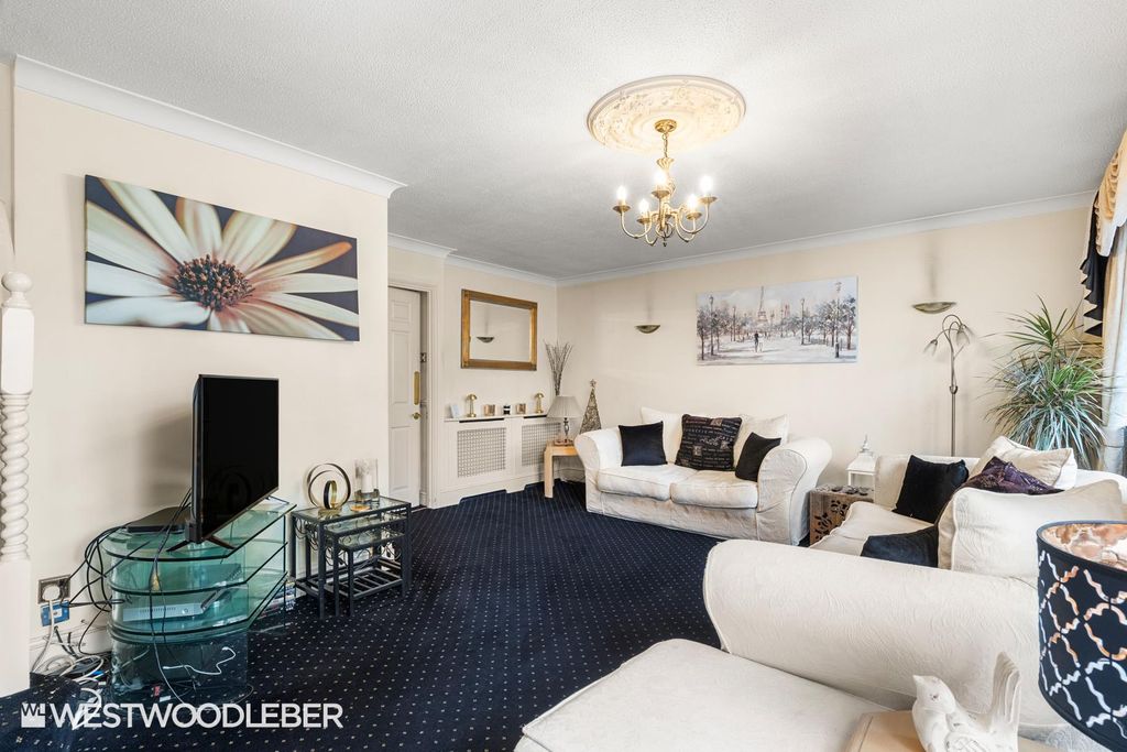 Property photo 3 of 27 Woodside_8.Jpg