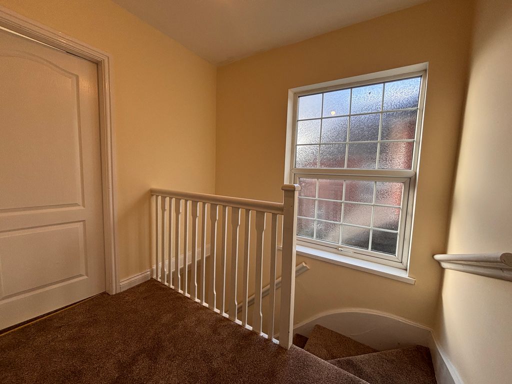 Property photo 3 of 12 Landing