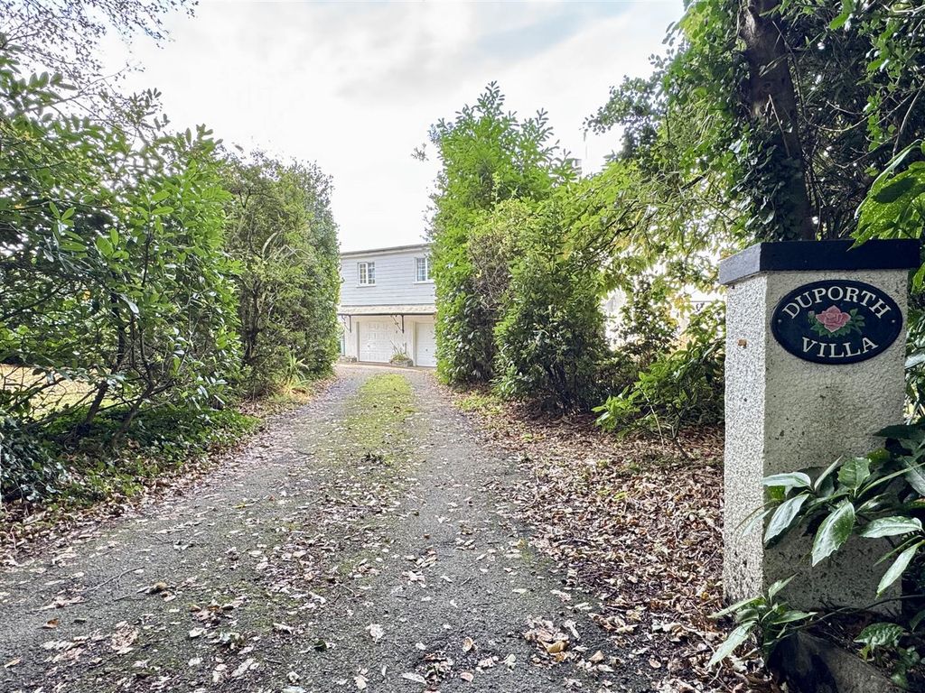 Property photo 2 of 54 Front Drive