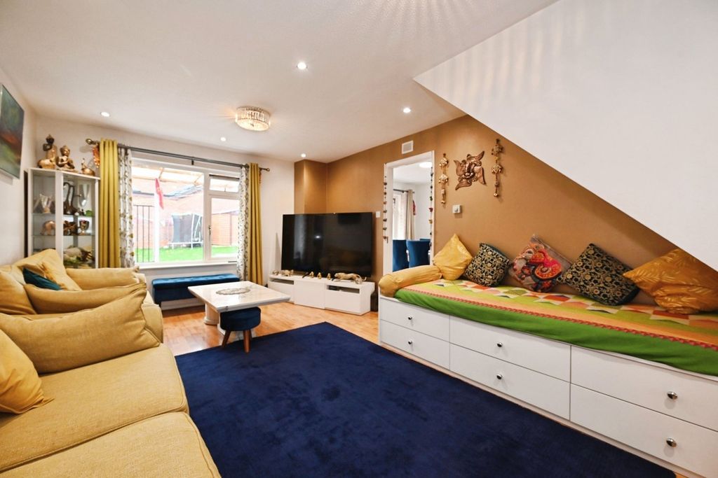 Property photo 2 of 20