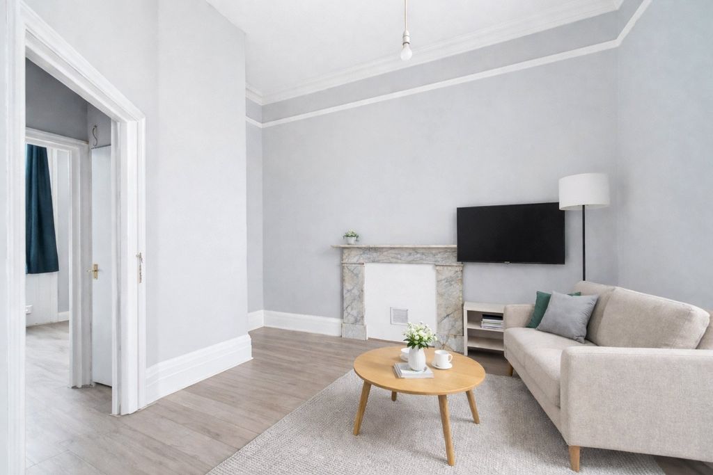 Property photo 2 of 8 Picture No. 15