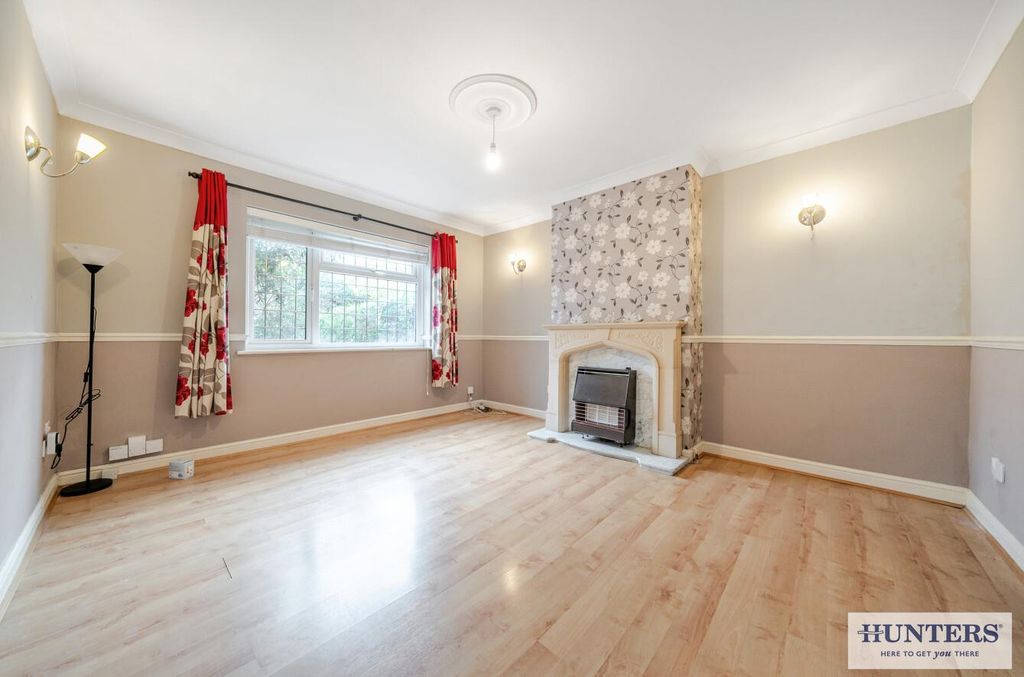 Property photo 2 of 14 Lounge