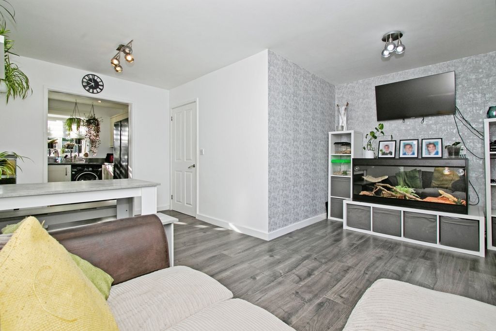 Property photo 2 of 27 Living Room