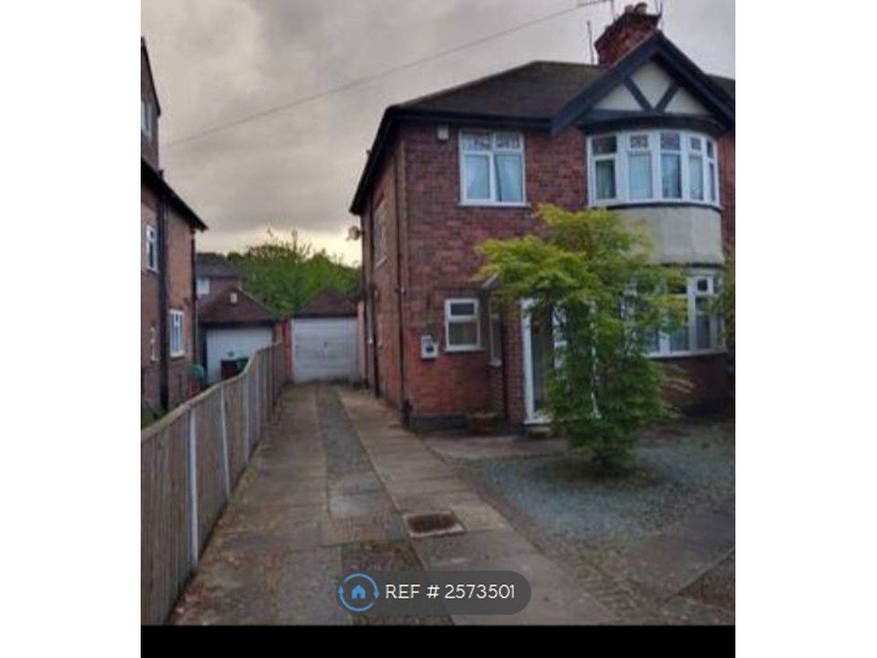 Property photo 3 of 7 3 Car Drive Way