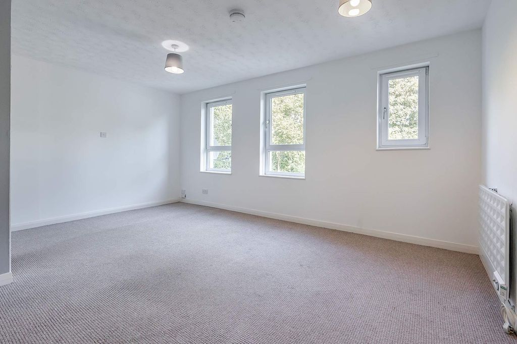 Property photo 2 of 11 Living Room/Bedroom
