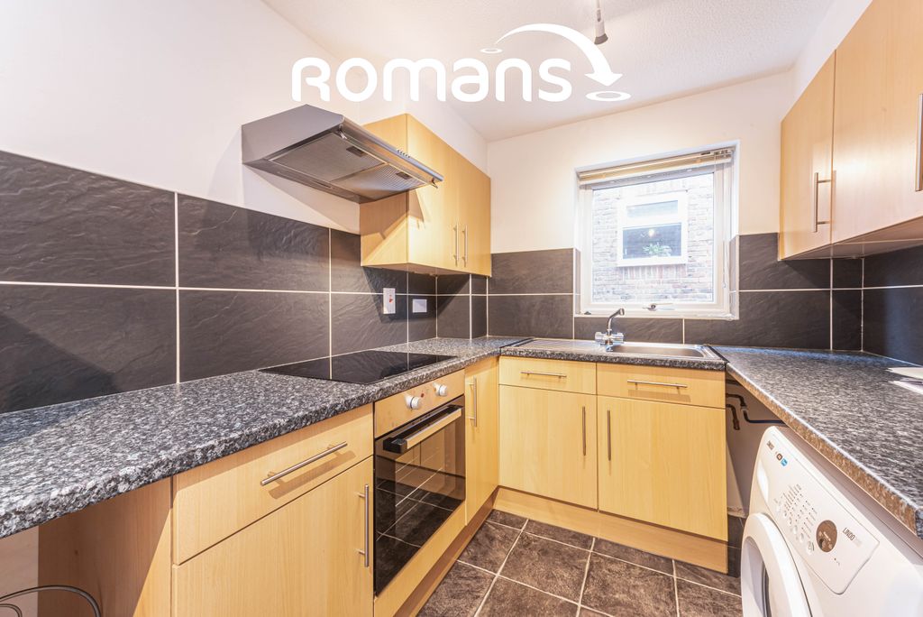 Property photo 3 of 10 Kitchen