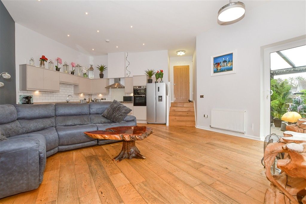 Property photo 2 of 12 Kitchen/Lounge