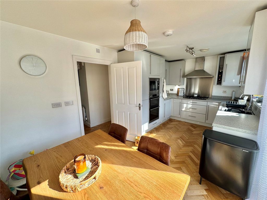 Property photo 3 of 21 Picture No. 11