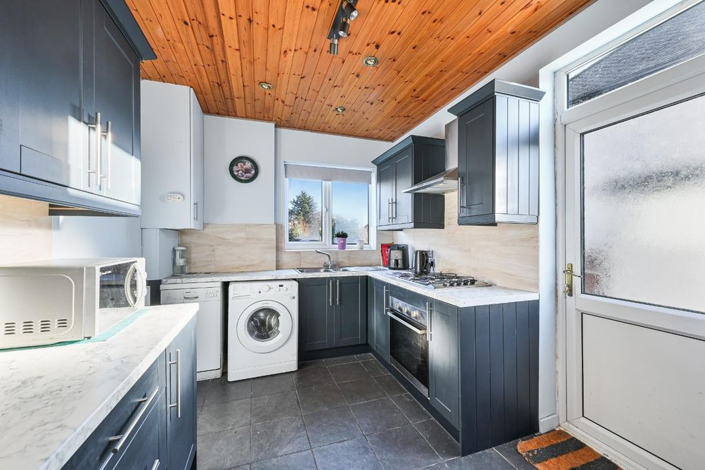 Property photo 3 of 15 Senhouse Road