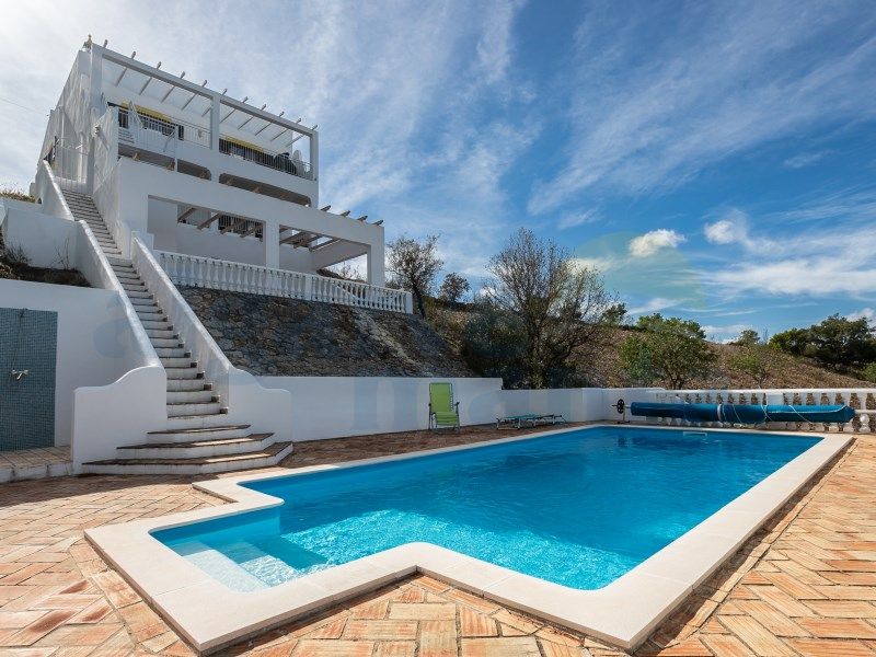 Property photo 3 of 40