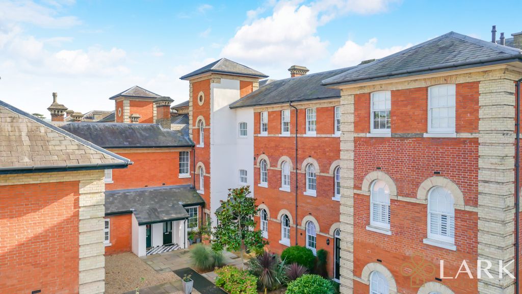 Property photo 3 of 48 8664270-Exteriorwm17-v2