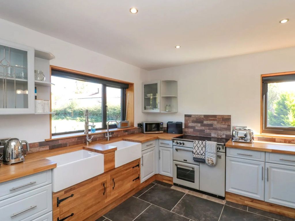Property photo 2 of 25 Picture No. 09