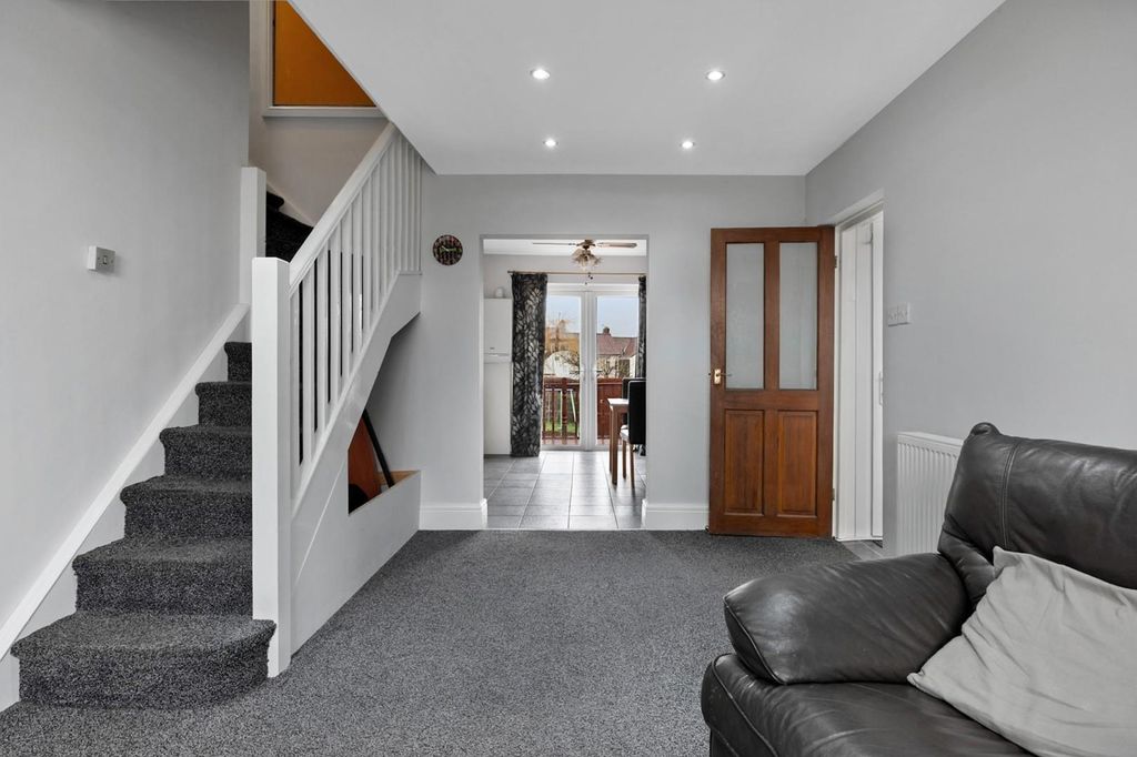 Property photo 3 of 23