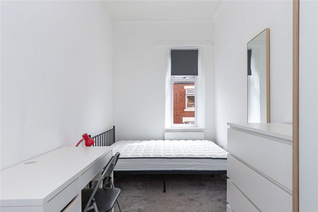 Property photo 1 of 10 Room 3