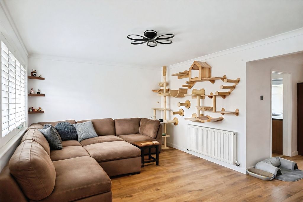 Property photo 3 of 18