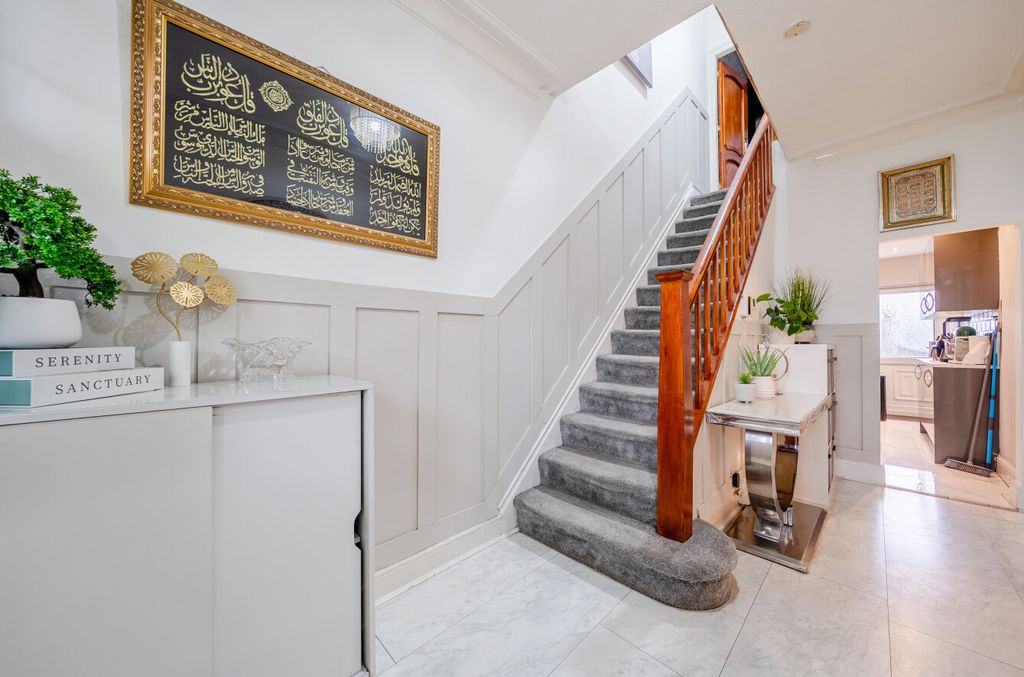 Property photo 2 of 18 1528476-15-1A111d...