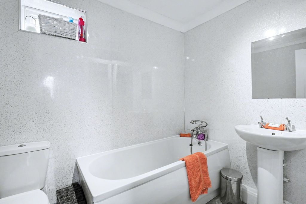 Additional image 22 of 4 bed detached bungalow for saleBotley Road, West End SO30