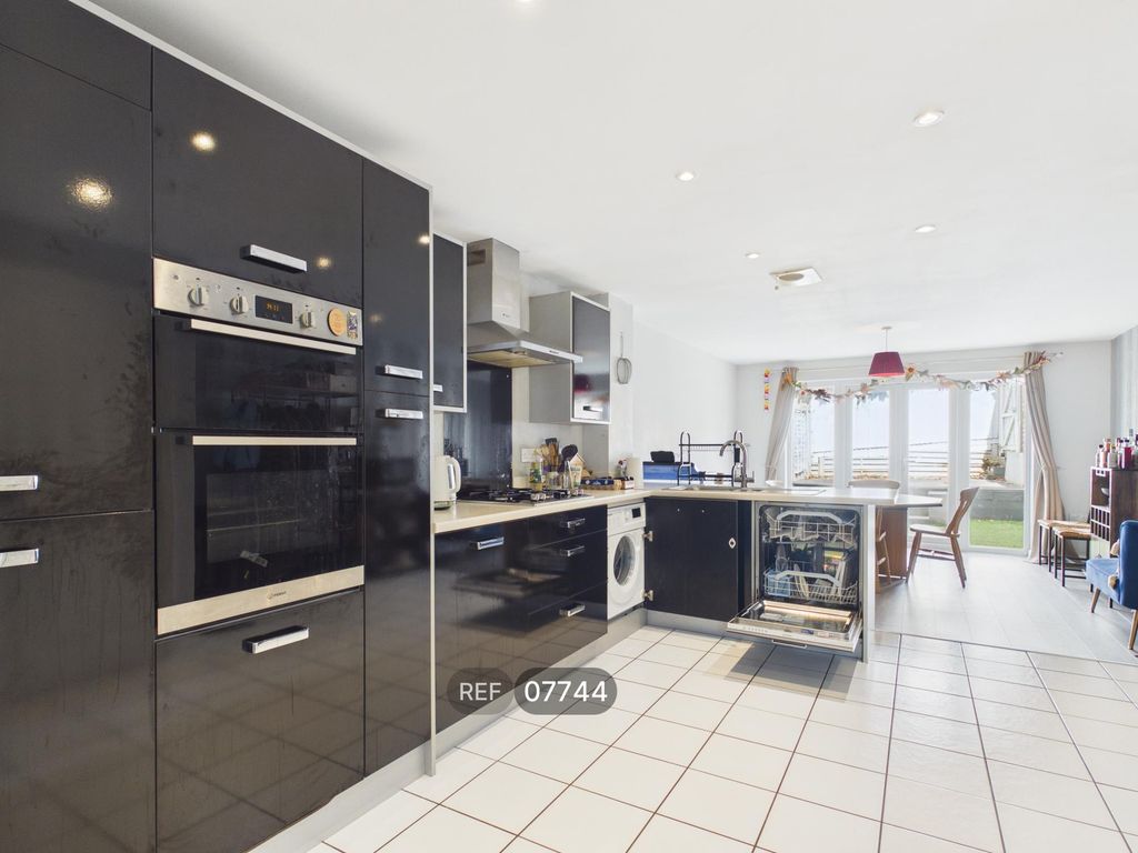 Property photo 3 of 19 Kitchen / Diner