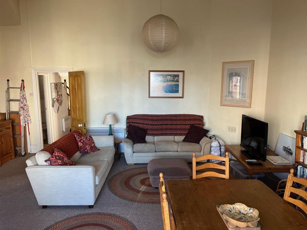 Property photo 3 of 15 4176 Lounge.Jpg