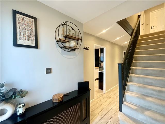 Property photo 2 of 21 Hallway