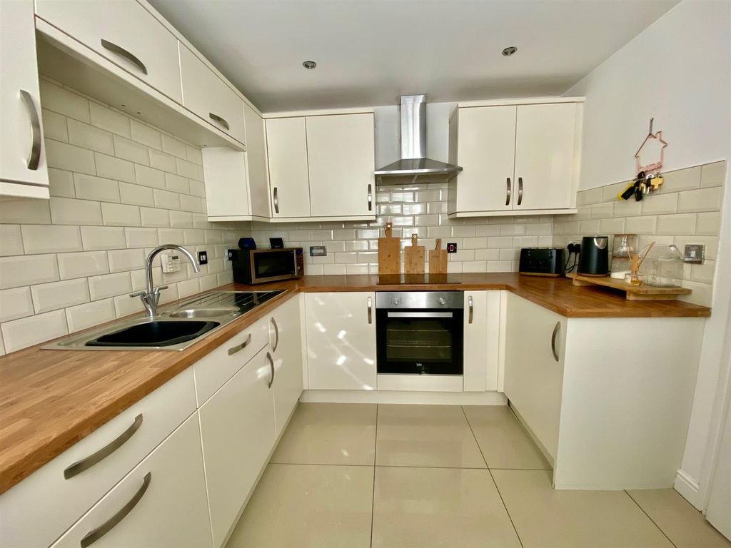 Property photo 3 of 20